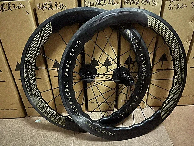 700C 65mm Carbon Fiber Bicycle Wheelset Road Bike V Brake Rim Brake Wheels 11S